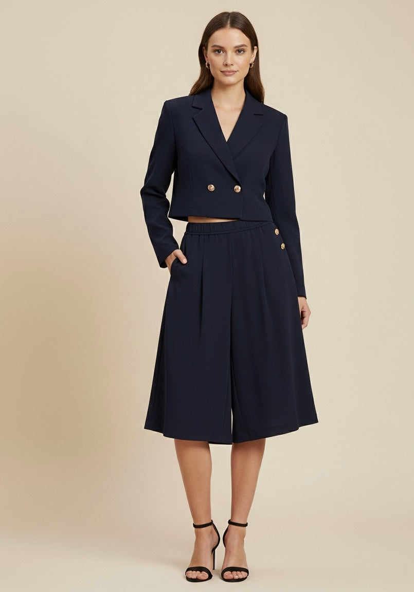 Conjunto Elegante – Blazer Curto com Botões Decorativos e Calça Pantalona