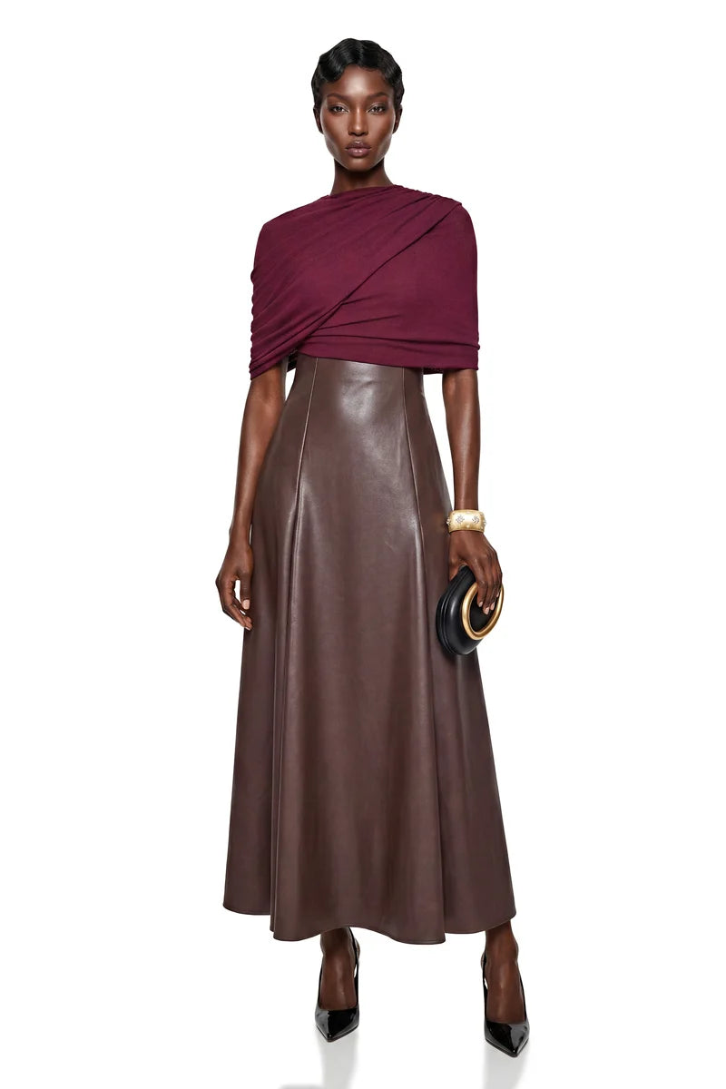 Vestido Longo Minimalista em Couro Ecológico com Cintura Marcada