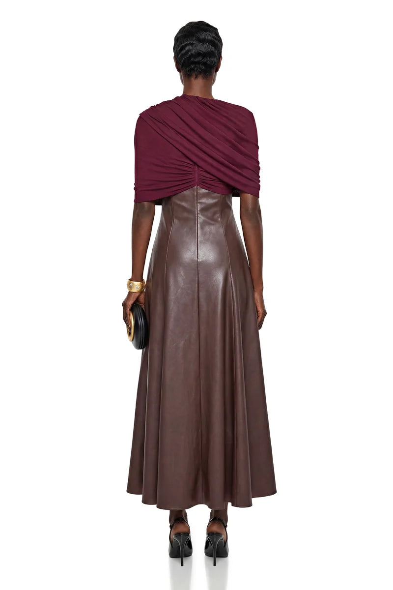 Vestido Longo Minimalista em Couro Ecológico com Cintura Marcada