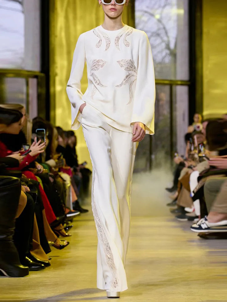 Conjunto com Renda e Recortes – Sofisticação com Estilo Moderno