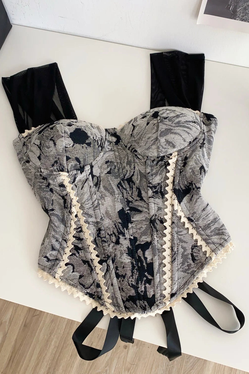 Top de Alças Estampado com Detalhes em Renda