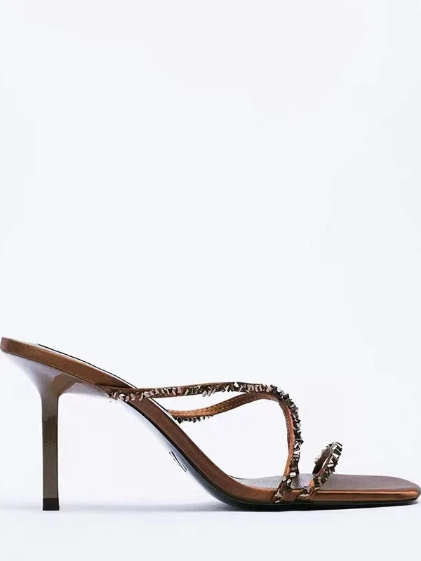 Sandália Feminina de Salto Fino com Cristais Bordados à Mão – Elegância Atemporal para Ocasiões Especiais
