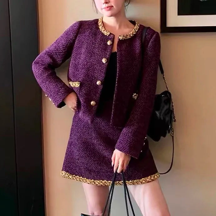 Conjunto em Tweed – Blazer com Aplicações de Strass e Saia Mini Elegante