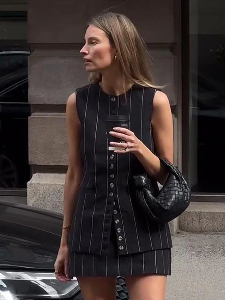 Conjunto Listrado - Colete e Mini Saia, Sem Mangas, Casual Elegante
