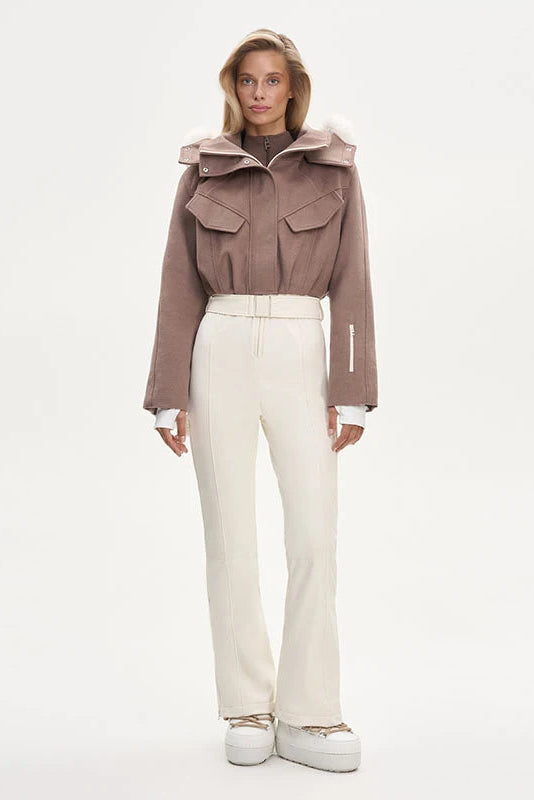 Macacão Feminino de Inverno em Lã com Design Estruturado e Zíper Frontal – Elegância Contemporânea