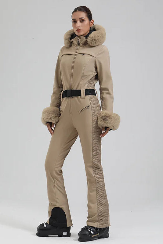 Macacão de Esqui Feminino GSOU SNOW – One Piece Slim, Impermeável, À Prova de Vento, Forrado e com Capuz de Pele