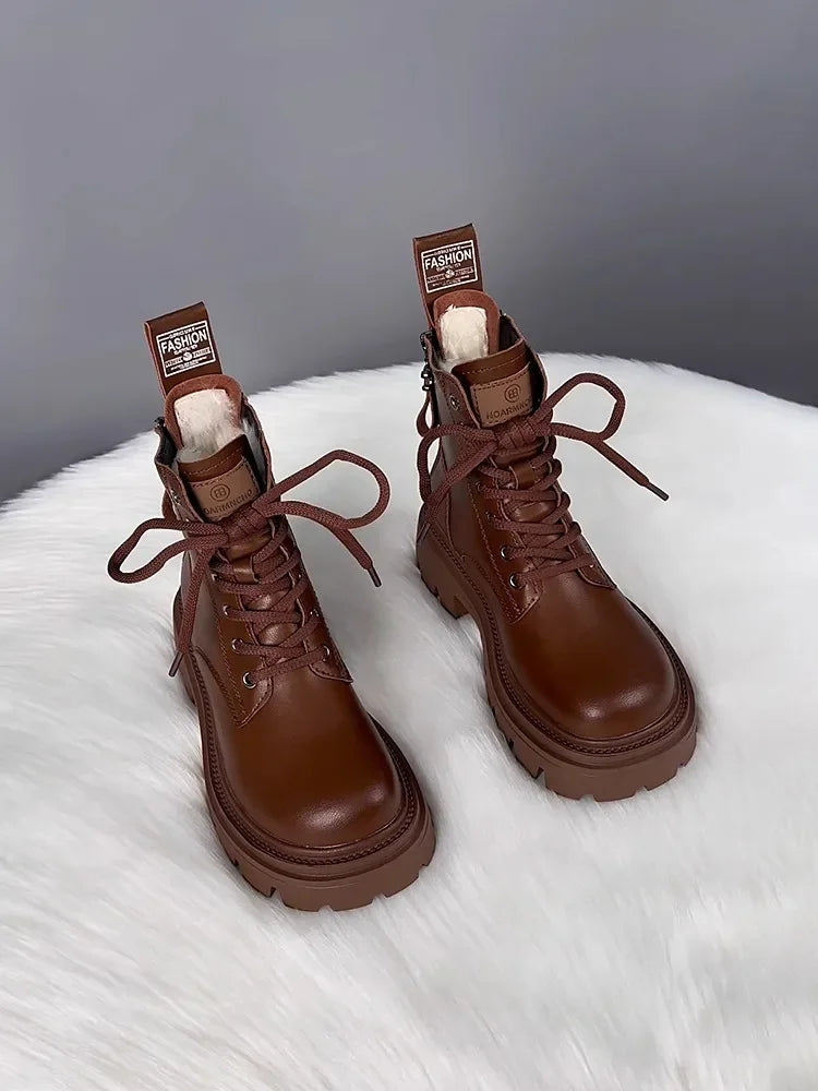 Bota de Neve em Couro com Sola Grossa e Forro de Veludo