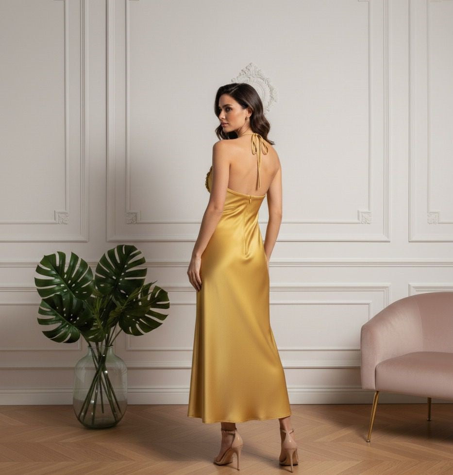 Vestido Longo Elegante com Detalhe de Flor Bordado a Mão