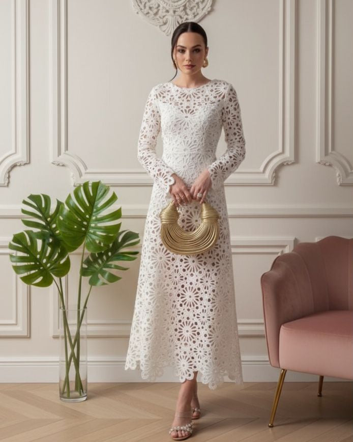 Vestido Longo com Bordado Rendado e Recortes – Estilo Vintage Chic