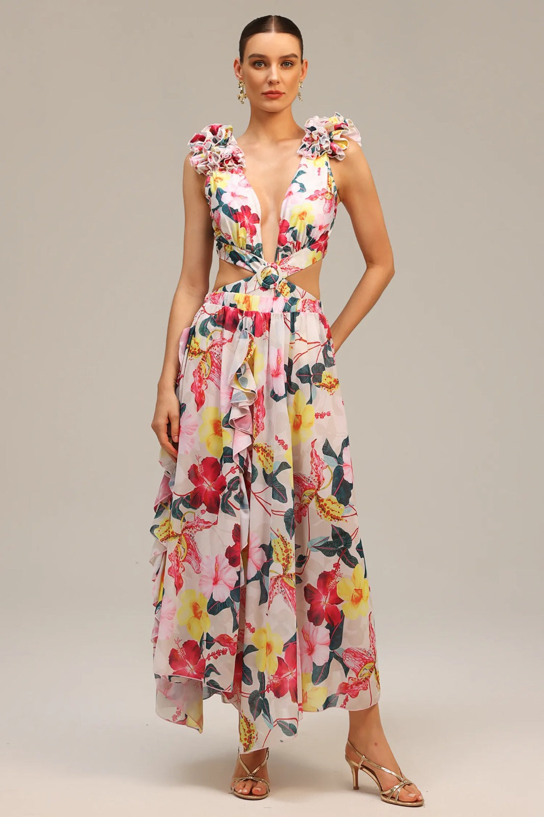 Maiô Elegante com Laço Escultural e Saia em Tule Translúcido