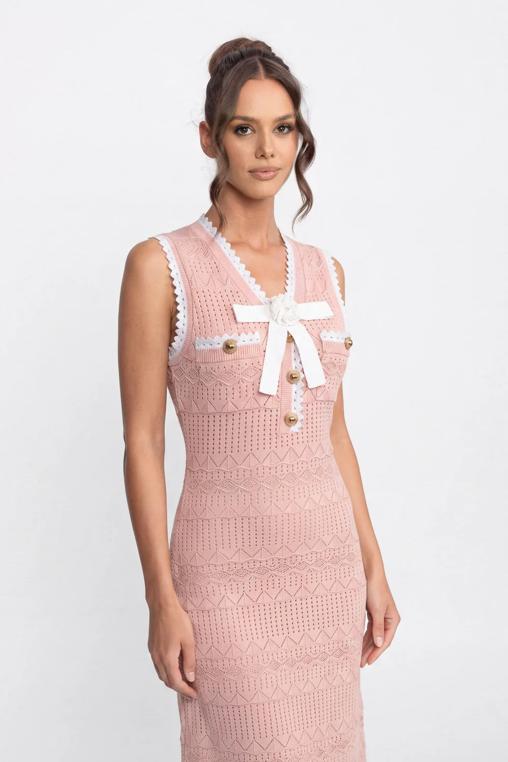 Vestido Mídi Decote V, Botões e Detalhe de Laço