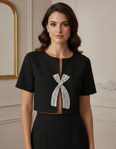 T-shirt Feminina Bordada à Mão com Cristais – Elegância e Exclusividade