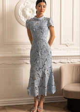 Vestido Renda Bordada  – Elegância Sofisticada