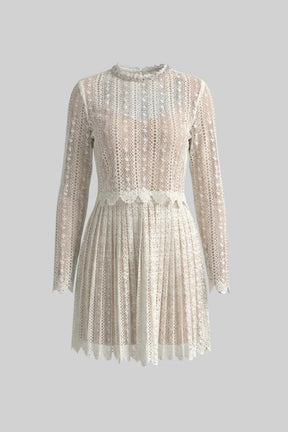 Vestido de Alta Alfaiataria em Renda com Detalhes Brilhantes
