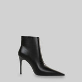 Bota de Cano Curto com Bico Fino – Preta