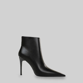 Bota de Cano Curto com Bico Fino – Preta