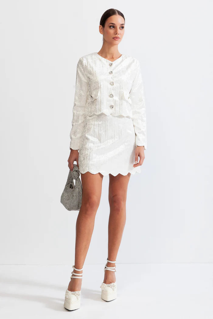 Conjunto de Veludo Branco com Botões Prateados