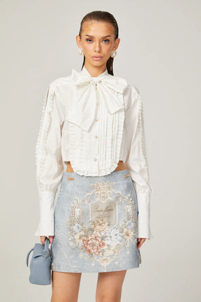 Camisa de Luxo com Gola, Laços Ornamentais e Fivelas de Pérola