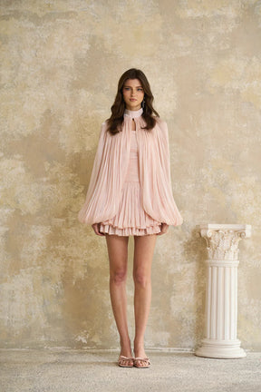 Conjunto Vestido e Capa Estruturada em Rosa Glossy