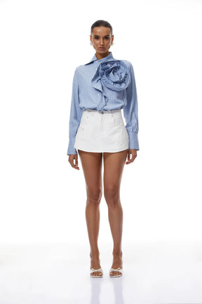 Camisa Listras Finas com Pétalas em 3D e Design de Luxo