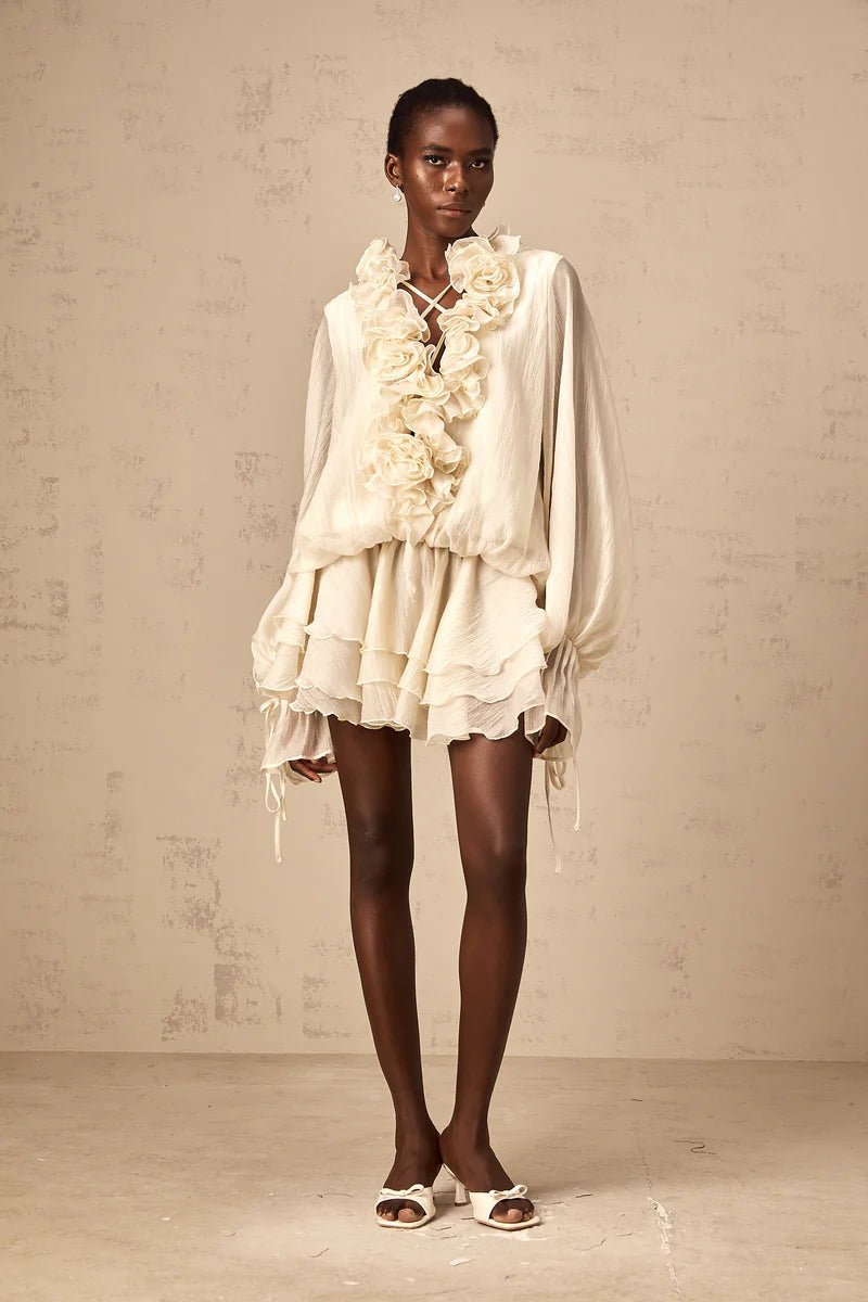 Vestido Flores em 3D, Decote em V e Detalhes em Babados