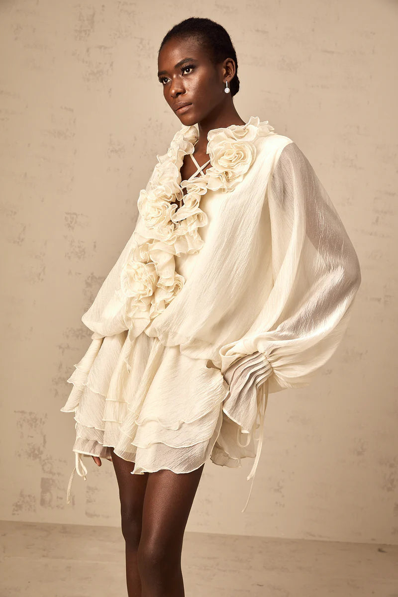 Vestido Flores em 3D, Decote em V e Detalhes em Babados