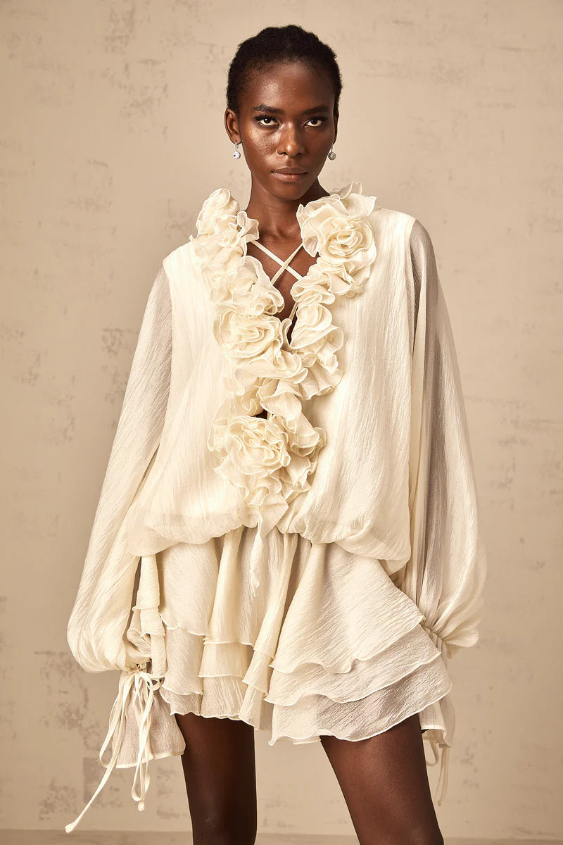 Vestido Flores em 3D, Decote em V e Detalhes em Babados