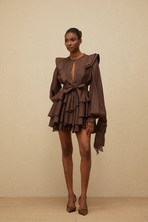 Vestido Curto Estruturado em Camadas Sofisticado