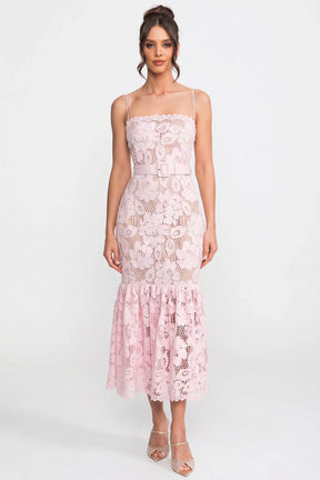 Vestido Longo Sereia em Renda com Recortes Vazados e Alças Delicadas