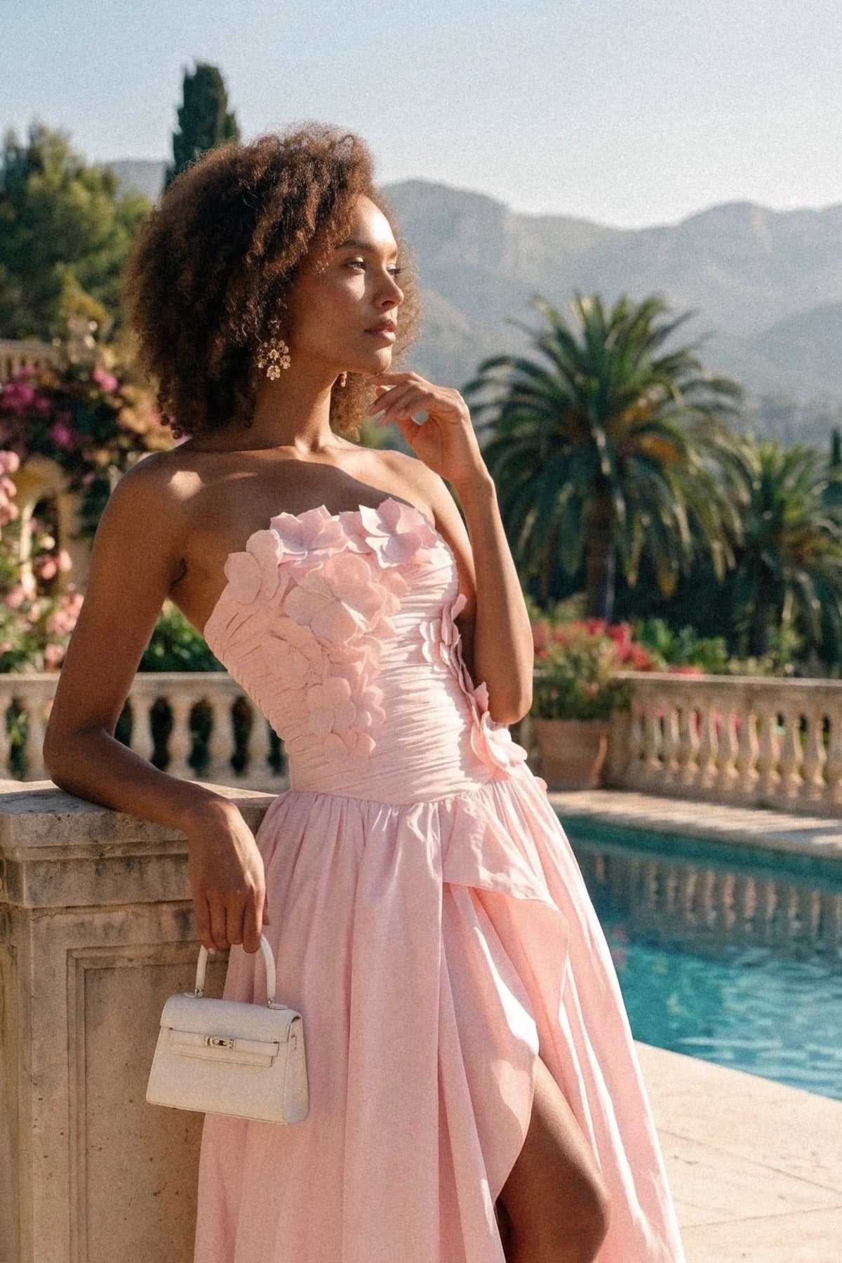 Vestido Rosa Fluido com Detalhes Florais