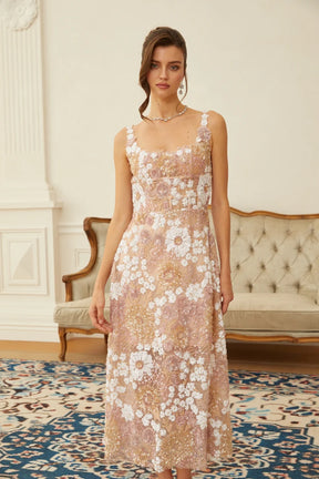 Vestido Midi em Tule Neutro com Brilho de Paetês e Detalhe Floral