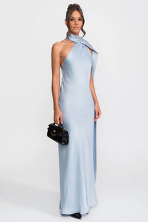 Vestido Longo Acetinado com Detalhe Torcido no Pescoço e Caimento Fluido