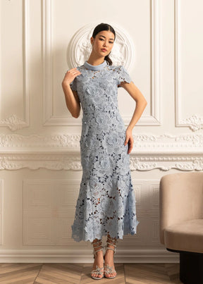 Vestido Renda Bordada  – Elegância Sofisticada