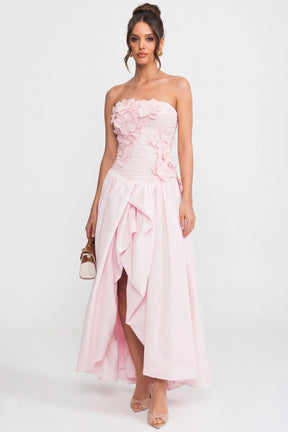 Vestido Rosa Fluido com Detalhes Florais