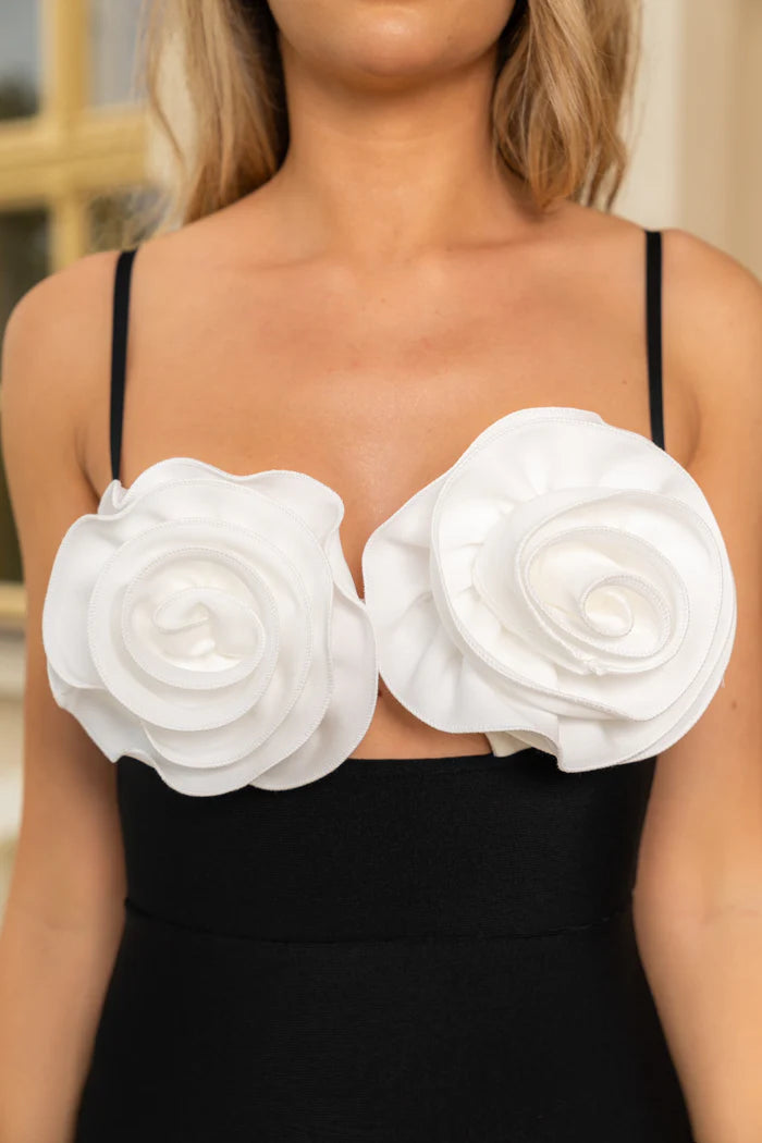 Vestido com Aplicação Flor 3D