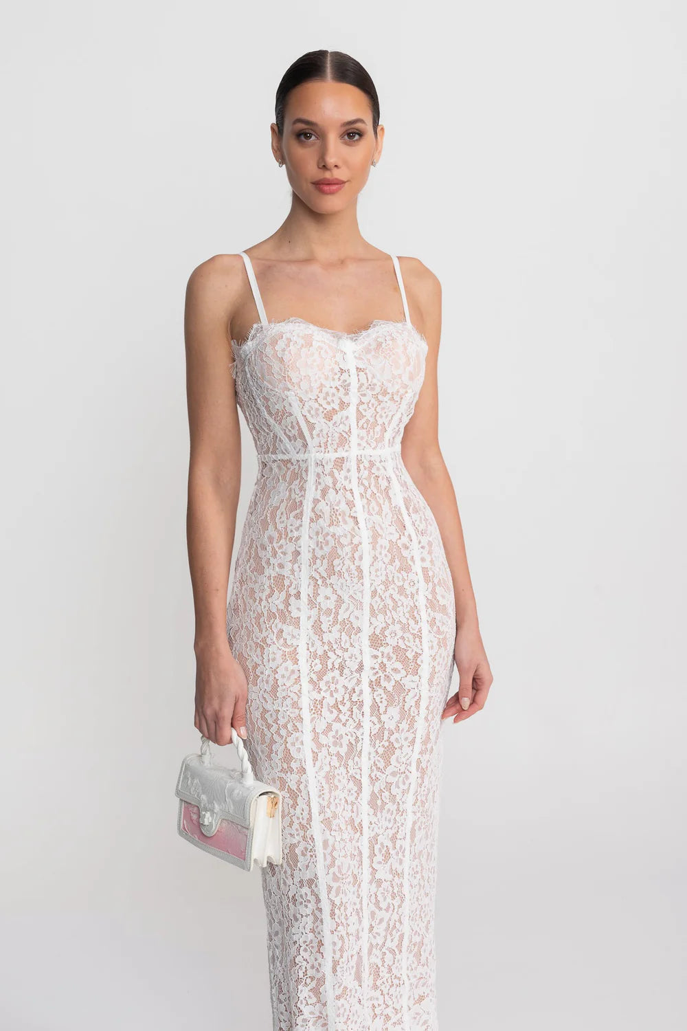 Vestido Longo Escultural com Decote Quadrado e Renda Nobre