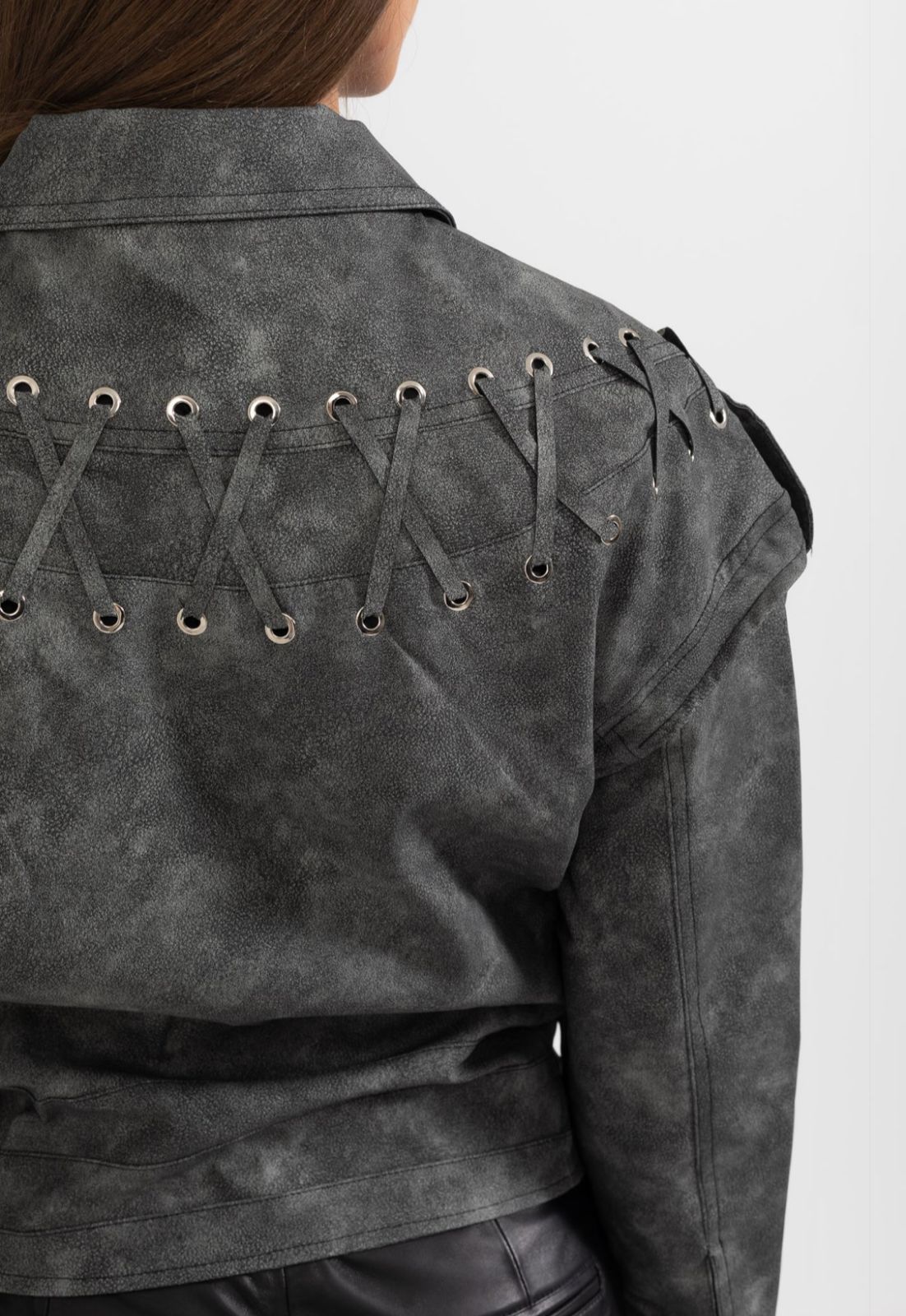 Jaqueta de Couro Feminina com Design Atemporal – Estilo e Elegância para Todas as Estações