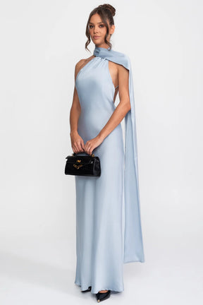 Vestido Longo Acetinado com Detalhe Torcido no Pescoço e Caimento Fluido