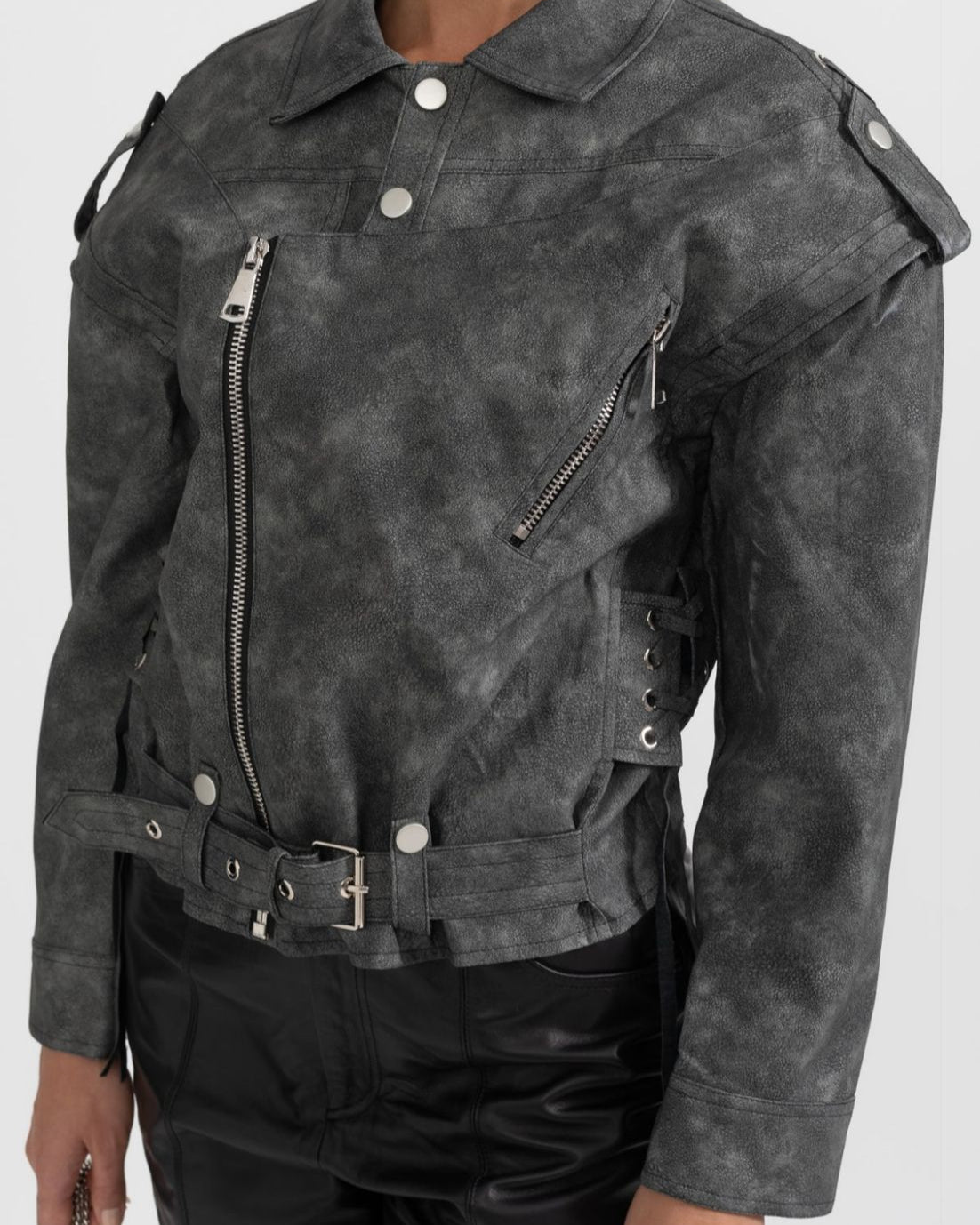 Jaqueta de Couro Feminina com Design Atemporal – Estilo e Elegância para Todas as Estações