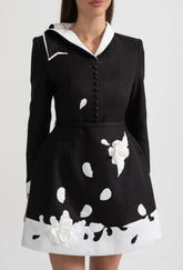 Vestido com Flores 3D e Gola Contrastante – Elegância em Alta-Costura com Cintura Marcada