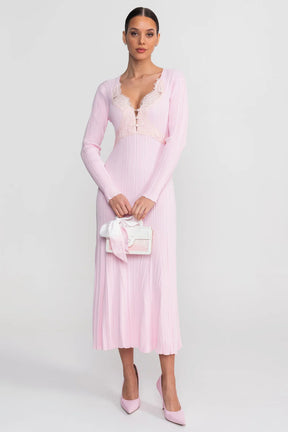 Vestido Midi em Tricô Canelado com Detalhes em Renda e Modelagem Sereia