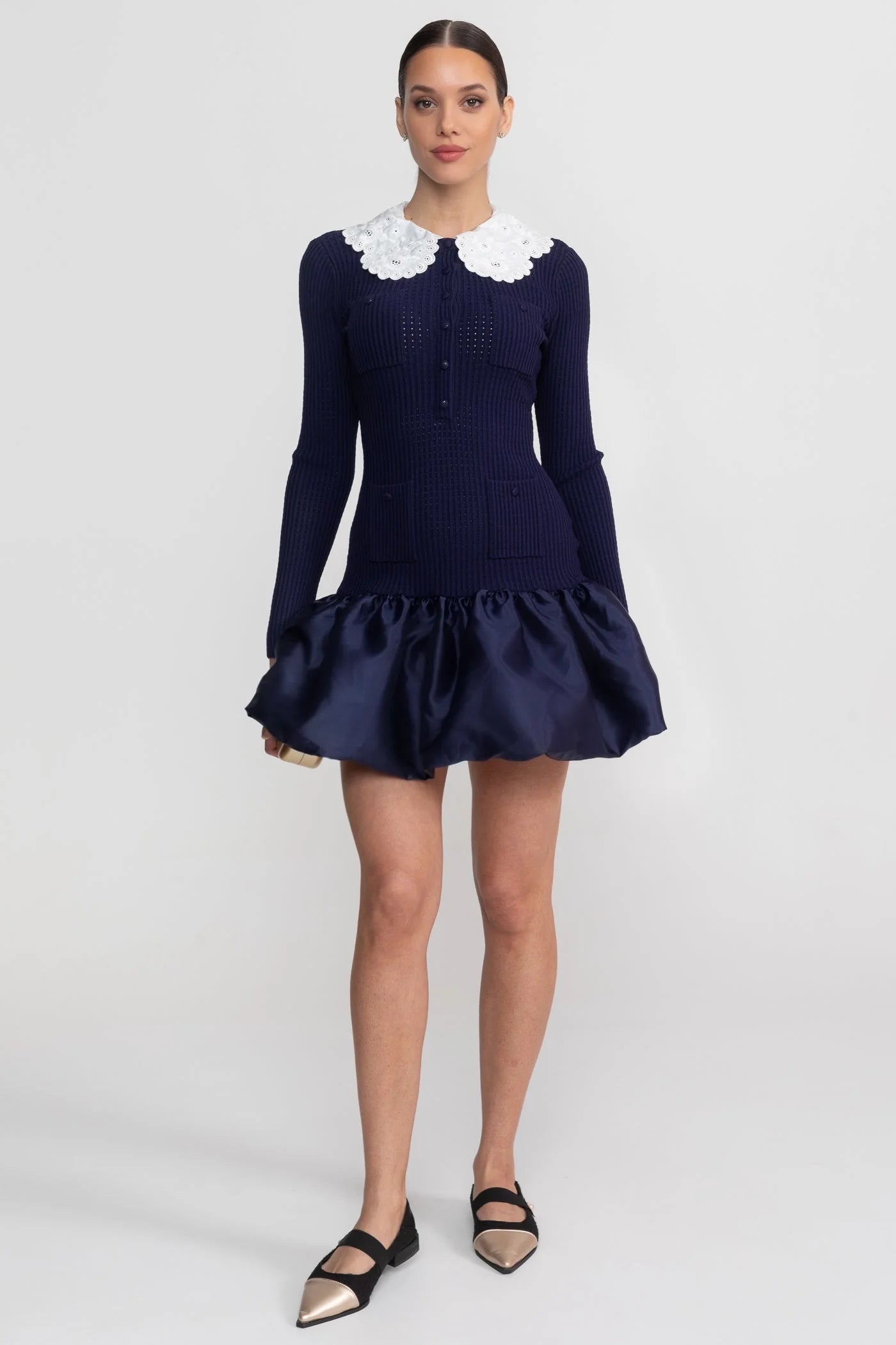Vestido Mini de Luxo com Detalhes em Renda, Mangas Longas e Saia de Volume