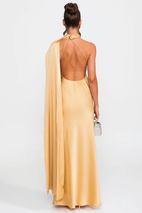 Vestido Longo Acetinado com Detalhe Torcido no Pescoço e Caimento Fluido