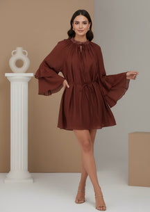 Vestido Curto com Transparência – Babados Delicados e Caimento Impecável