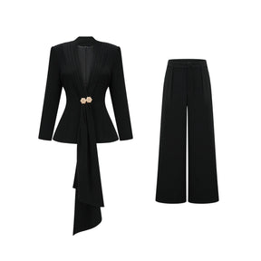 Conjunto de Inverno Linha Nobre: Casaco com Gola Plissada e Calça de Corte Reto