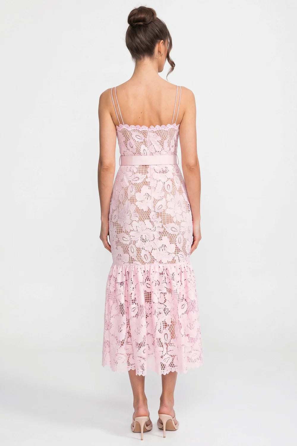 Vestido Longo Sereia em Renda com Recortes Vazados e Alças Delicadas