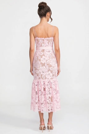 Vestido Longo Sereia em Renda com Recortes Vazados e Alças Delicadas