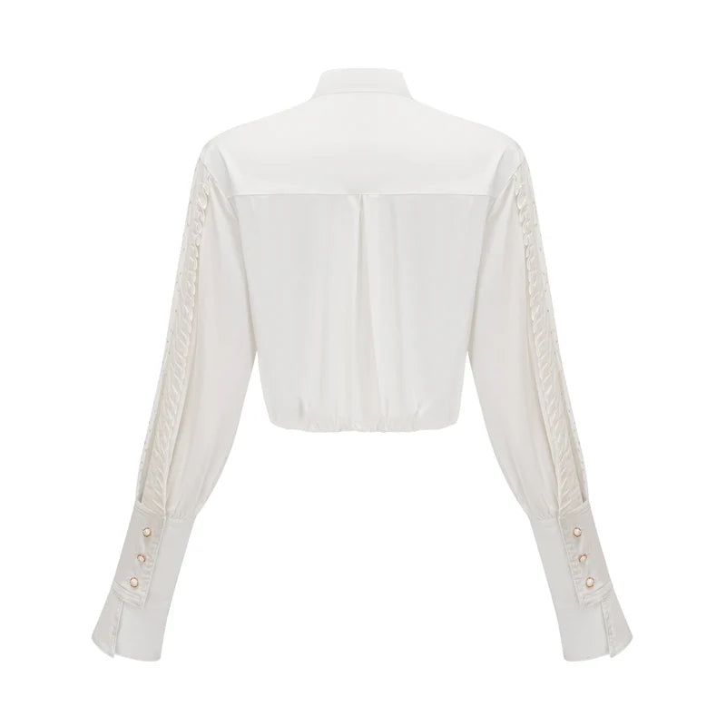 Camisa de Luxo com Gola, Laços Ornamentais e Fivelas de Pérola