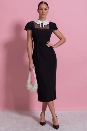 Vestido Longo Bordado e Gola Elegante