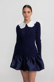 Vestido Mini de Luxo com Detalhes em Renda, Mangas Longas e Saia de Volume